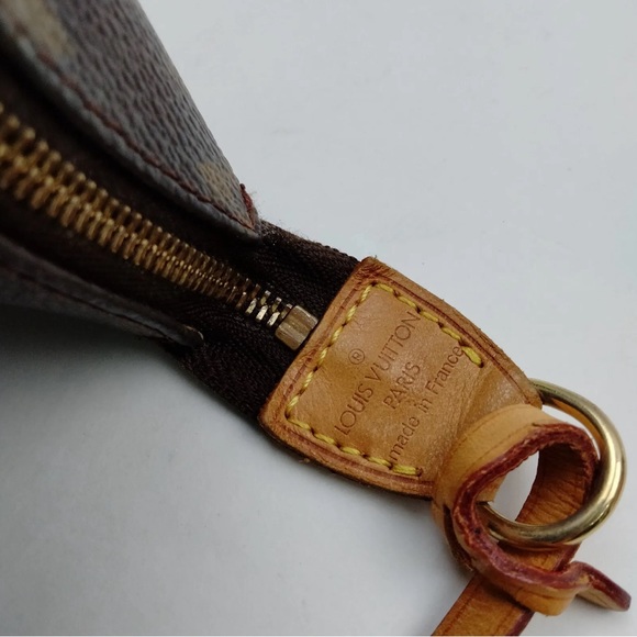 Louis Vuitton Pochette Accessoires Monogram - Picture 7 of 11